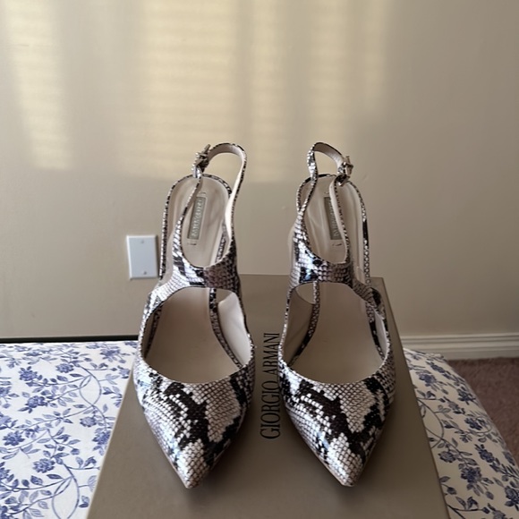 Heels - Picture 2 of 3